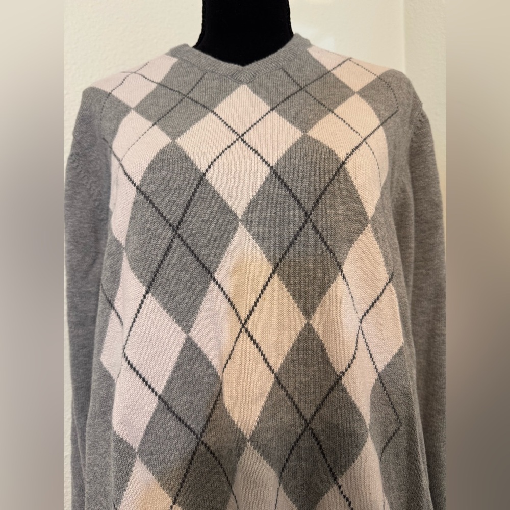 Arrow USA 1851 Sweater Men’s M Gray/White Argyle Diamond  V Neck Long Sleeve. - Picture 2 of 6